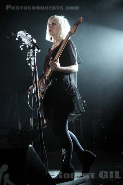 THE JOY FORMIDABLE - 2011-06-24 - PARIS - Hippodrome de Longchamp - Rhiannon Bryan